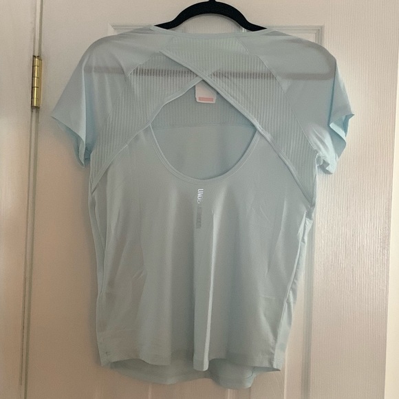 Under armor Tee - Picture 3 of 4